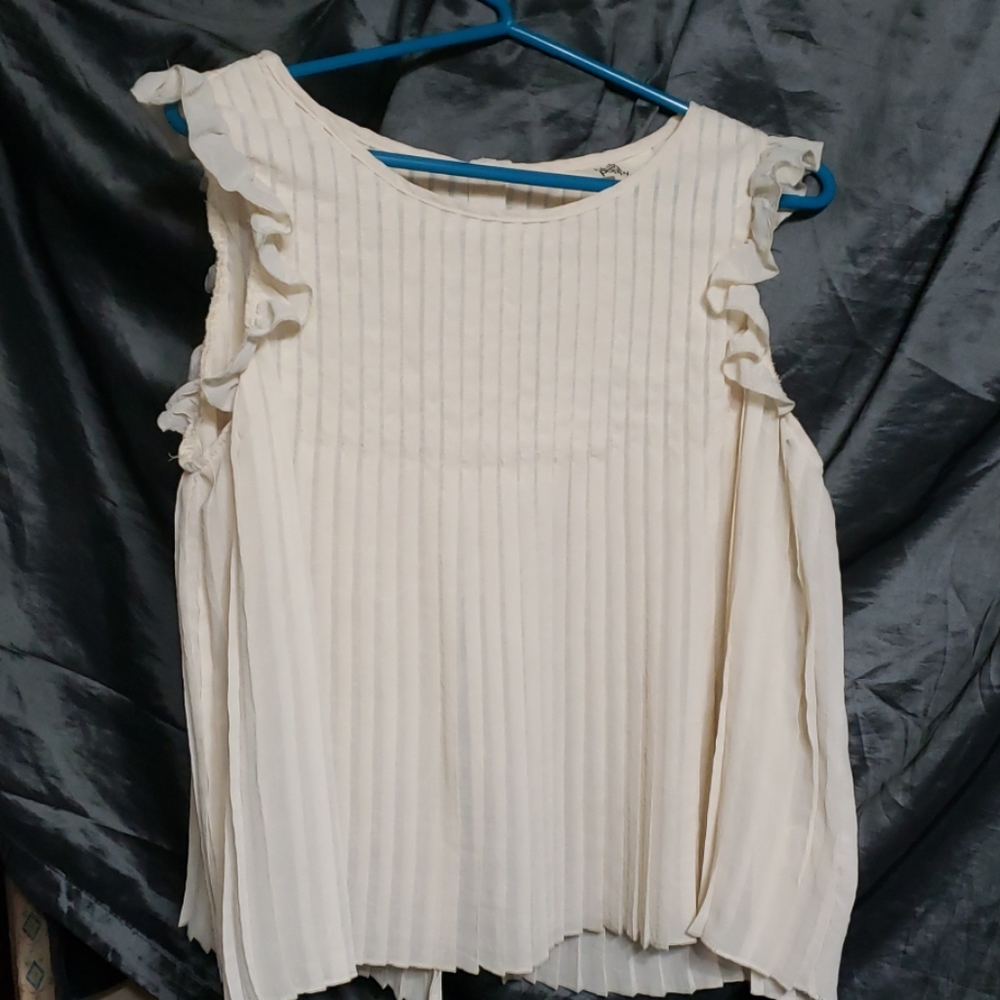 Womens sleeveless Pleated blouse